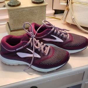 Brooks 7 Revel size 7 purple